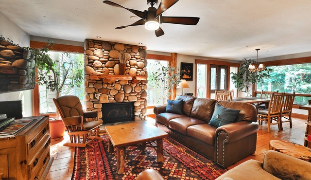 Quiet & Cozy: Ideal Location Near Hiking/Biking Trails, Ski Slopes & Main St. in Park City