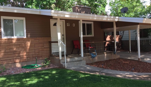 Remodeled in-town beauty with Mountain Views! Large, fully fenced back yard. in Kanab