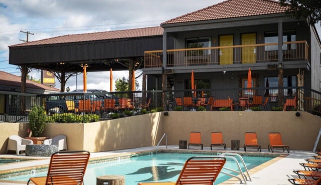 Retro Pool, Hot Tub & Firepits Near Old Mill District & Downtown Bend in Bend
