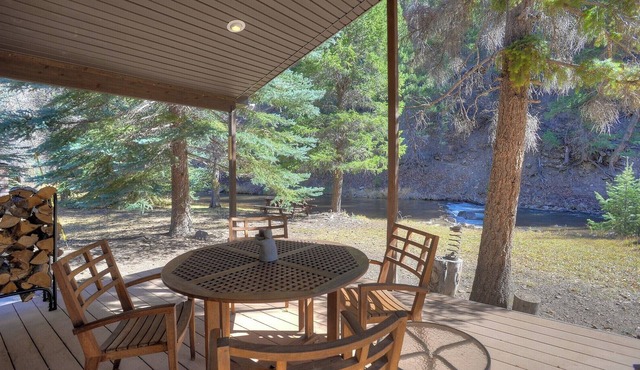 River Front Cabin on 1 acre - 14 Minutes to Downtown Durango in Durango
