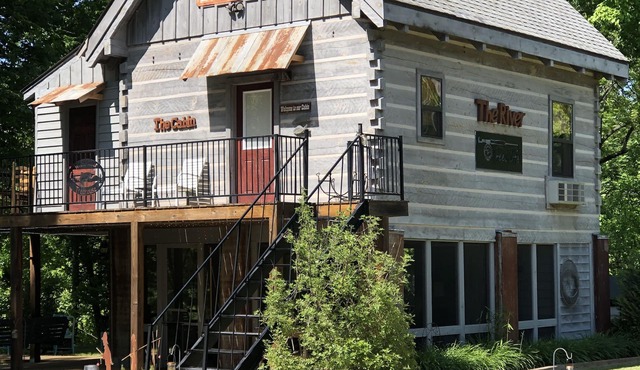 River Front Relaxing Log Cabin Unwind-Refresh-Enjoy - Great View! in Mountain View