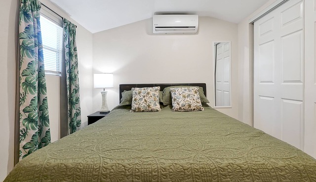 Romantic Guest Suite - Near Downtown & Stadium - High-Speed WiFi in Tampa