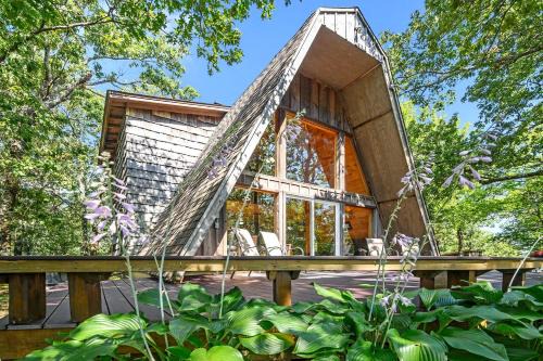 Secluded A-Frame Cabin with Incredible Views near Mountain Fork River in Oklahoma in Smithville