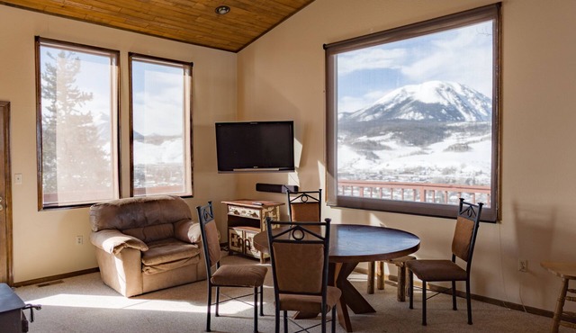 Silverthorne Mountain Cabin Views and Deck - 2br in Silverthorne