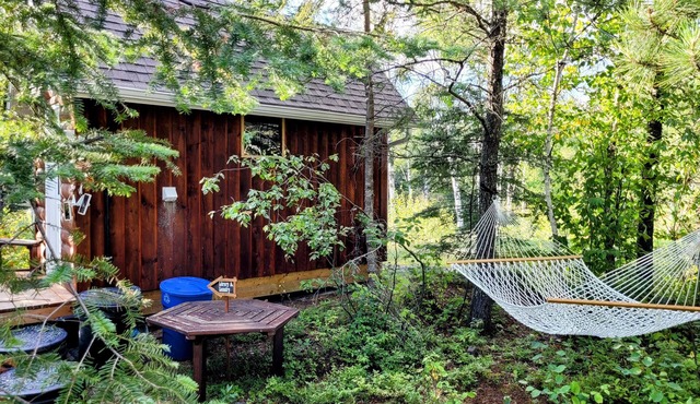 Site 08 'Crossroads Camper'-urban farm resort in Kenora