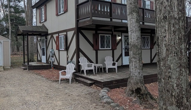 Sleeping Bear Chalet - Birch, MI nNorthern Michigan's Perfect Base Camp in Cedar