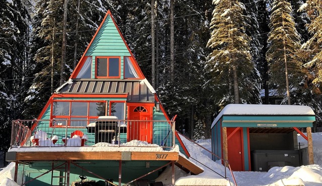 Slope-Side Bliss: A-Frame Haven with Private Hot Tub (Sleeps 7) in Vernon