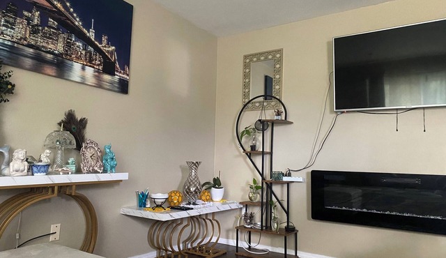 Spacious 3 bedroom house with WiFi, shopping and restaurants in cool Cincinnati in Cincinnati