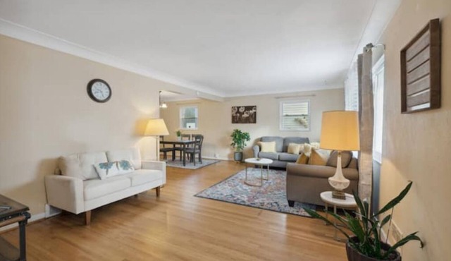 Spacious 3Bd-PoolTable, Office, Deck-Pets OK. 1 mile from University of Toledo. in Toledo