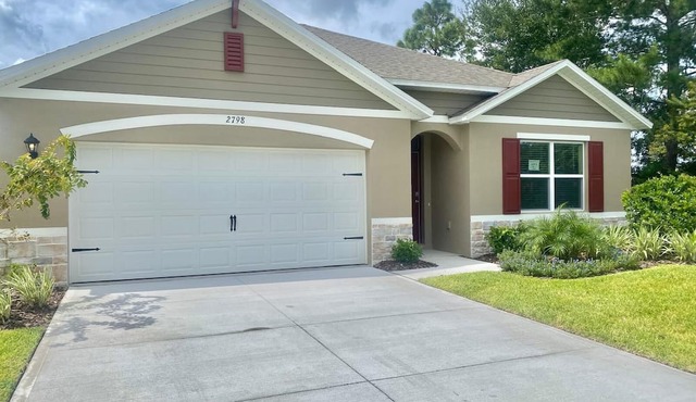 Spacious 4-bedroom house in nice Ormond Beach with a Lakeview. in Ormond Beach