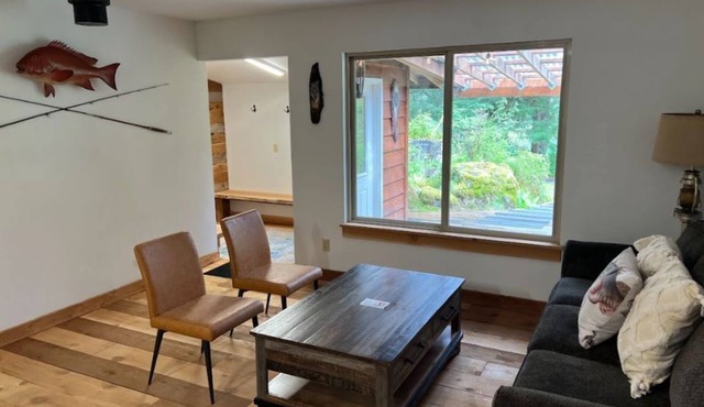 Spacious 5-bedroom cabin in marvelous Thorne Bay with WiFi in Thorne Bay