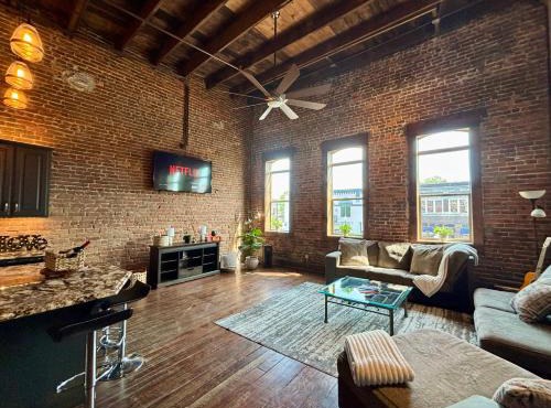 Spacious Downtown Loft on Historic Court Street in Florence