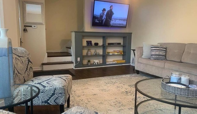 Spacious Modern Getaway Mins From Major Retail in Calumet City