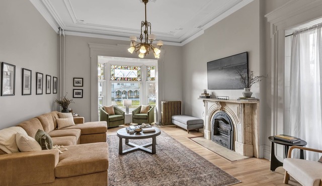 Spacious Second Empire Suite at The Platt Mansion in Buffalo