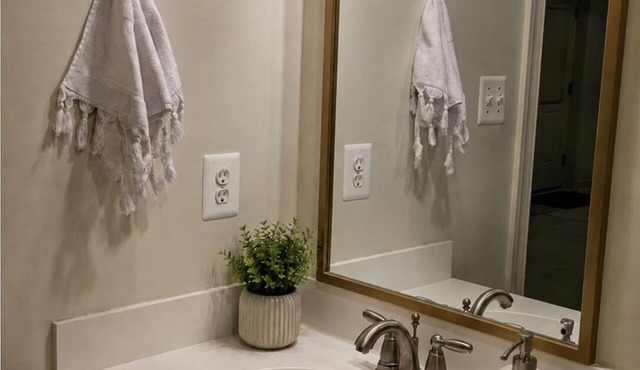 Spacious studio by the woods in Laurel