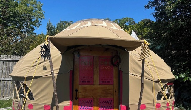 Spacious Yurt - Sleeps 2 -River and mountain view in Strathpeffer