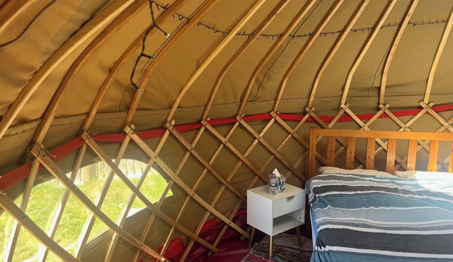 Spacious Yurt - Sleeps 2 -river and Mountain View in Strathpeffer