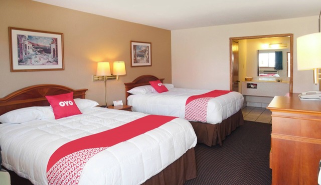 Stay in 2 Comfortable Rooms – Perfect for Couples & Sightseeing! in Guymon