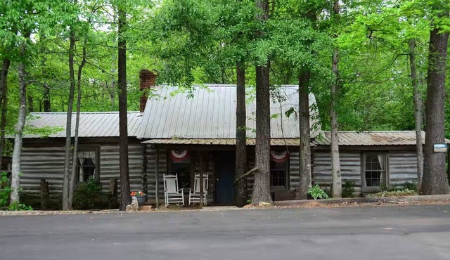 StillMeadows Cabin One in Thomaston