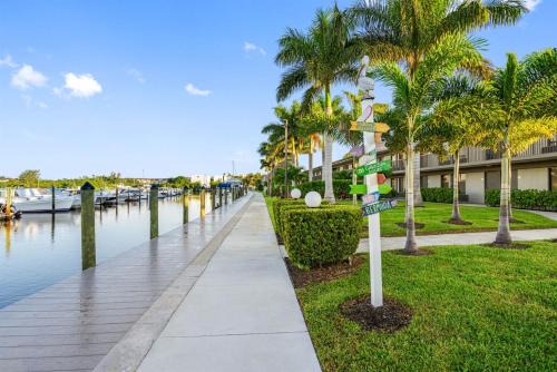 Studio, kitchenette, pool & Tiki Bar in Sarasota
