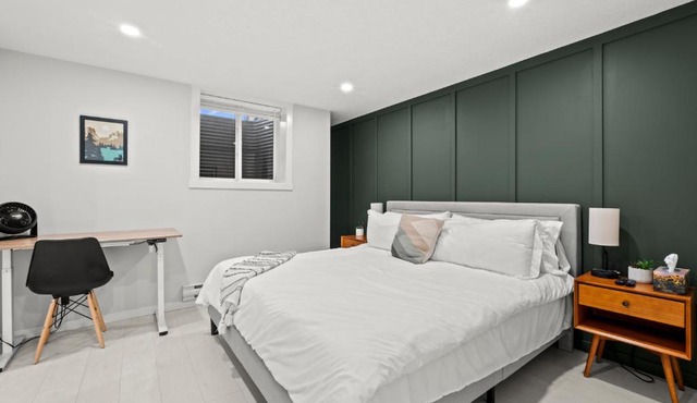 Stylish & Comfy Mountain Escape King Bed PS5! in Calgary