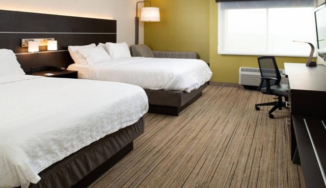 Stylish Room w/Bathtub Perfect for Exploring Cincinnati Attractions in Cincinnati
