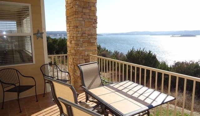 Summer Dates Open! Luxury Lakefront Condo! 2 King Beds/2 New Baths, What A View! in Hollister