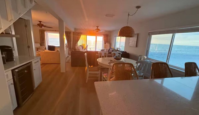 Sunset Beach Cottage North in Englewood