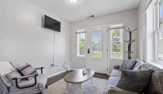 Super Sleek large Tiny house by Westmont Metra large enclosed yard and parking. in Westmont
