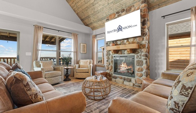 Table Rock View Log Cabin with Private Hot Tub, Firepit, Lake Access & Free Attraction Tickets in Branson