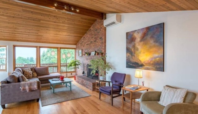 Tabor Hillside Retreat over the trees, walk to trails, and Montavilla cafes. in Portland