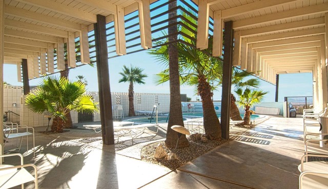 The Getaway 1BR #4: Pool, Mountain View, Kids/Pets welcome in Desert Hot Springs