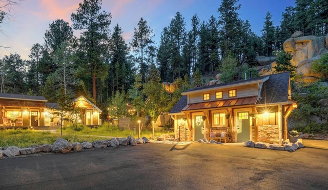 The GLEN -Private 7 Acre Retreat 2 Cabins Spa Sauna -Renewal in God's Creation. in Teller County