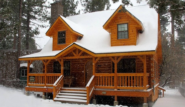 The Holiday Cabin - with Hot Tub & EV Charging in Big Bear