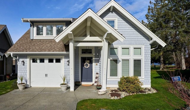 The Little Beach House- Fully equipped 3 Bdrm Vacation Rental in Qualicum Beach