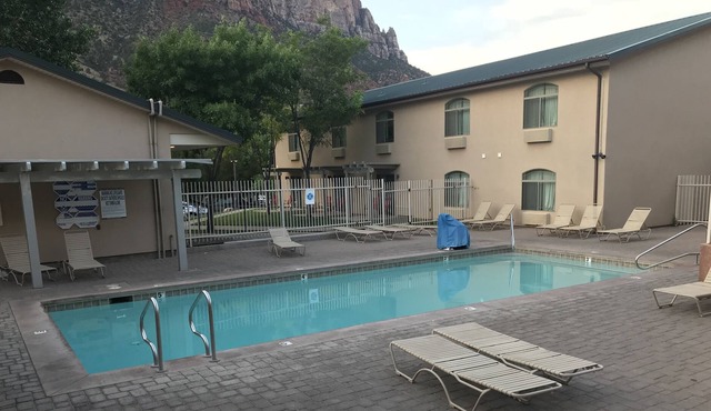 Tiny Cabin at the Scenic Zion National Park in Springdale