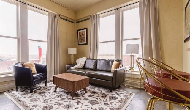 Top-Floor Historic Downtown Loft | Walk to The Square in Springfield