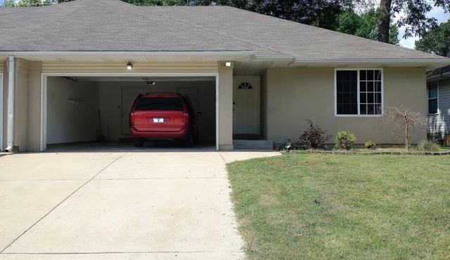 Updated 2 BR/2BA in family friendly neighborhood with extras in Springfield