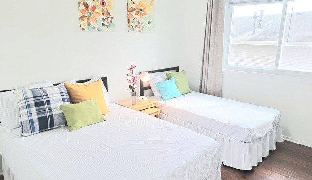 Updated 2 BR Condo - Walk to Train! in Roselle