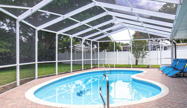 Updated 3BR 2Ba Heated Pool 2 miles to Beach in Seminole