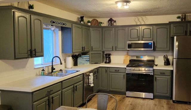 Updated Higgins Cottage w/AC - Walking Distance to Higgins & Boat Parking in Roscommon