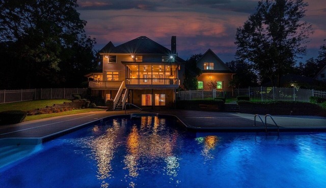 Upscale Lower Level Ideal For A Cozy Getaway. nPool, Hot Tub, Billiards in Blacklick