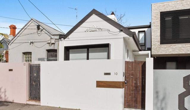 Villa Argo Wonderfully Surrounded by Cafes and Restaurant Park for Kids in South Yarra