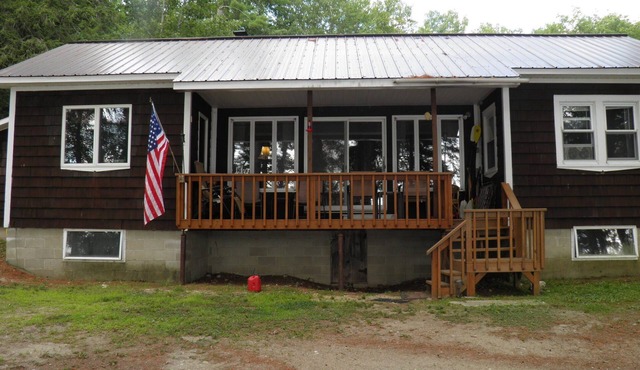 Vintage Rustic Cottage on Brettun’s Pond, boat accessible, PET FRIENDLY! in livermoore