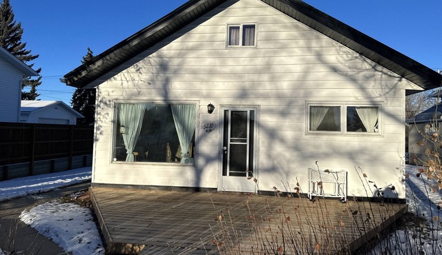 Walkable 2 Bedroom Home in Castor