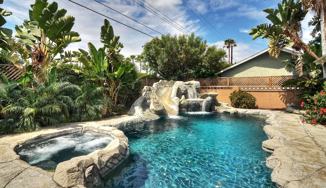 *Water Slide!*Pool*Spa*Game Room! in Anaheim