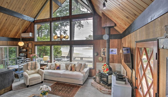 Waterfront Cabin w/Fire Pit in Gig Harbor! in Gig Harbor