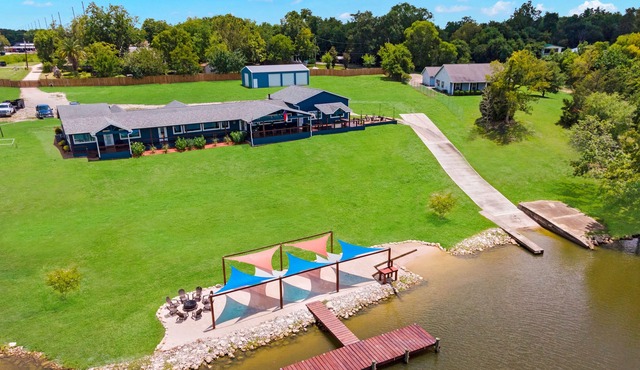 Waterfront Private beach, Boat launch & Dock on San Jacinto River in Highlands