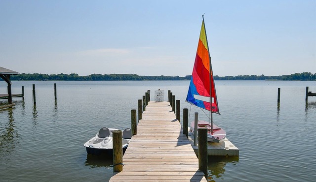 Waterfront Reset: Views, Games, Boats & Total Calm in Montross