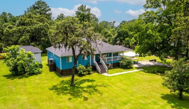 “Whispers of Nature” A tranquil acre for 10 guests in Houston